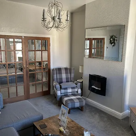 1 Bedroom Spacious Apartment Lytham St Annes Exterior photo